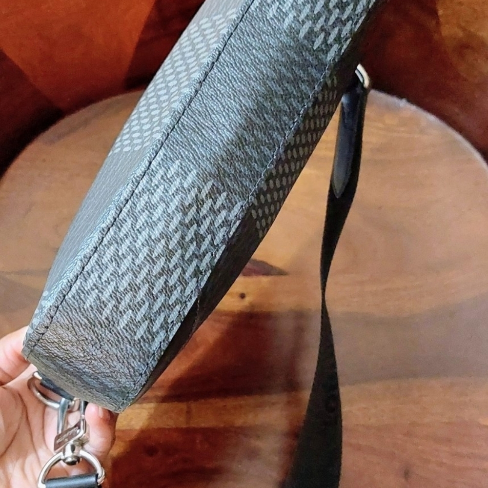 Louis Vuitton Men's Black Damier Graphite Canvas Crossbody Bag - Picture 2 of 16